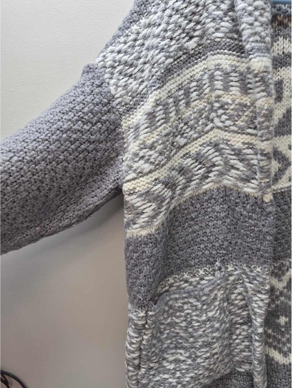 Lucky Brand Cozy Gray And Cream Patterned Knit Cardigan With Pockets B426 View 4